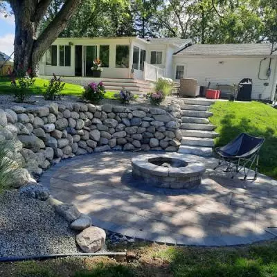 retaining wall with fire pit