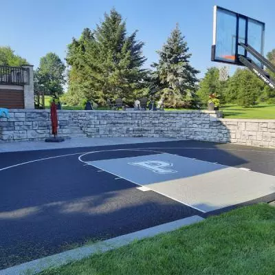 Concrete retaining wall