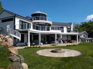 Brick fire pit with round paver patio surround